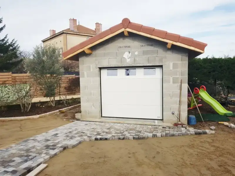 Construction d'un garage aménagé et rénovation d'extérieur à Saint-Genis-les-Ollières